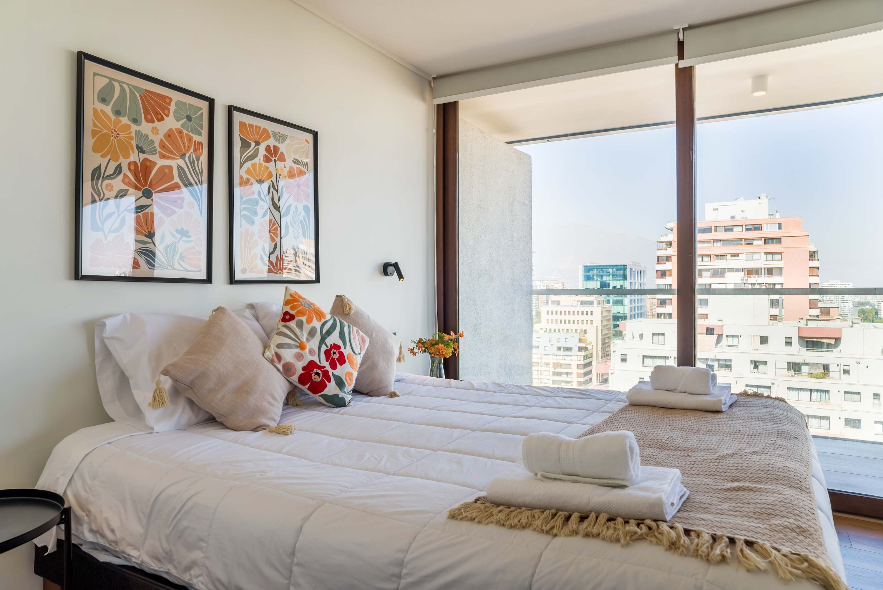 2 habitaciones, tabla de planchar con plancha, wifi y ropa de cama 