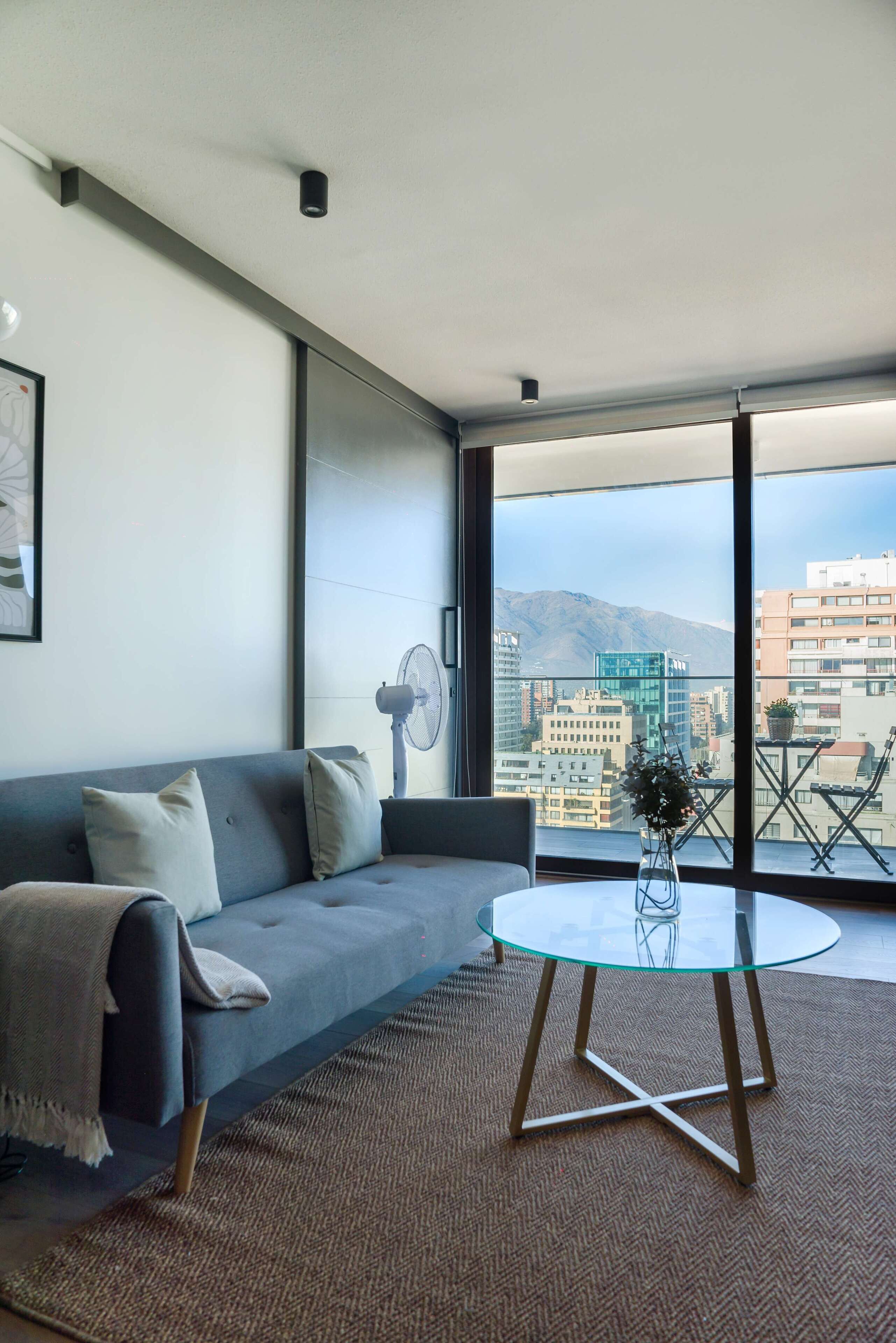 Televisión y oficina 