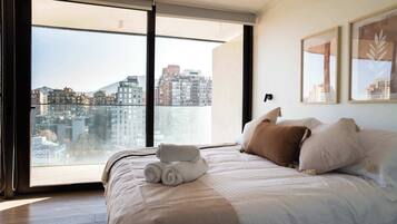 2 habitaciones, tabla de planchar con plancha, wifi y ropa de cama