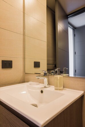 Shower, hair dryer, towels - Stylish 2BR Retreat in Central Las Condes Oasis (Unknown)