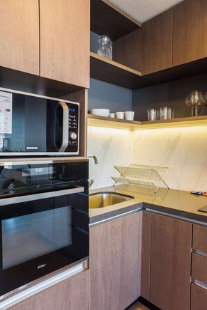 Fridge, microwave, oven, stovetop