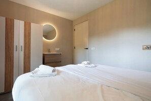 3 bedrooms, WiFi, bed sheets