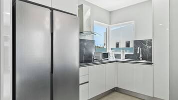 Fridge, microwave, stovetop, coffee/tea maker