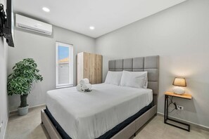 3 Schlafzimmer, Schreibtisch, Bügeleisen/Bügelbrett, Reisekinderbett