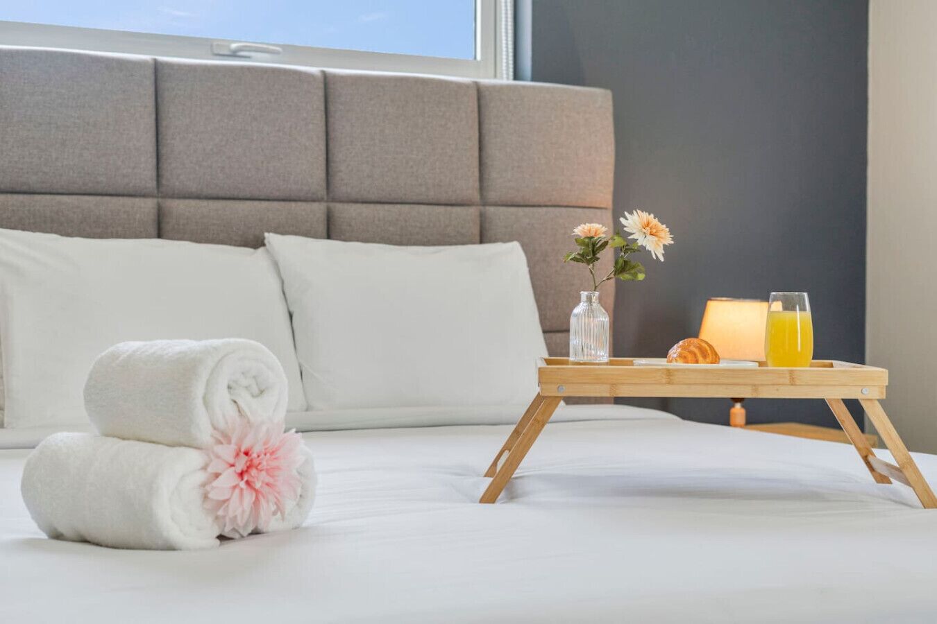 3 slaapkamers, een bureau, een strijkplank/strijkijzer, reisbedje