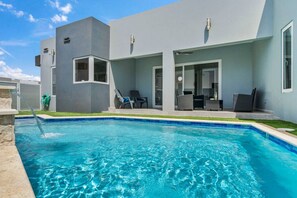 Pool - NEW - 3BR Private Villa – Pool, BBQ & Comfort (Noord)