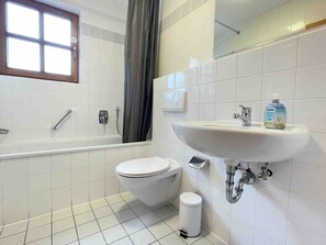 Serviettes fournies, savon, papier toilette