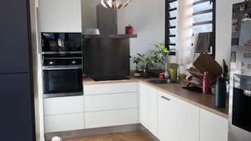 Micro-ondes, four, plaque de cuisson