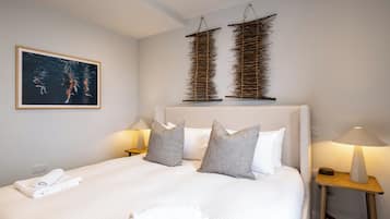 Apartamento, 1 cama King | Quartos à prova de som, ferros/tábuas de passar roupa, Wi-Fi de cortesia