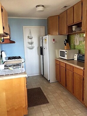 Microondas, cafetera y tetera y tostadora