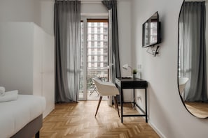 Apartment, 3 Bedrooms, Balcony, Courtyard View | Desk, laptop workspace, iron/ironing board, free WiFi - Beautiful apt with 2 balconies (Milan)