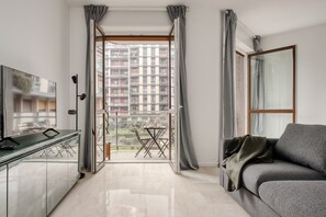 Apartment, 3 Schlafzimmer, Balkon, Blick auf den Innenhof | Wohnbereich