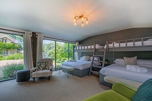 Iron/ironing board, free WiFi, bed sheets - Lavender Lodge  (Bath)