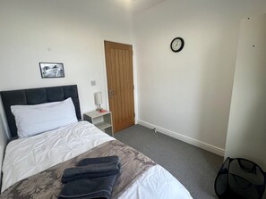 5 bedrooms, free WiFi, bed sheets