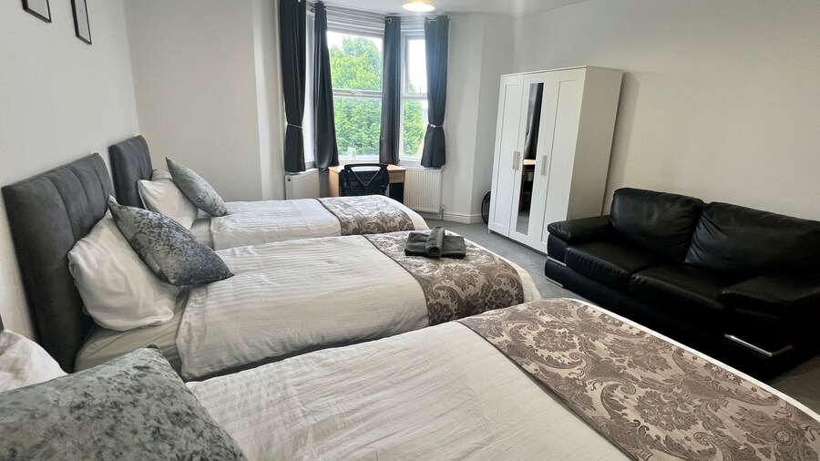 Perfect 5BR Apartment for Contractors and Large Families!