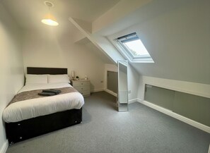 5 bedrooms, free WiFi, bed sheets