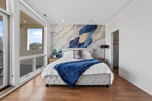 4 habitaciones, escritorio, tabla de planchar con plancha y wifi