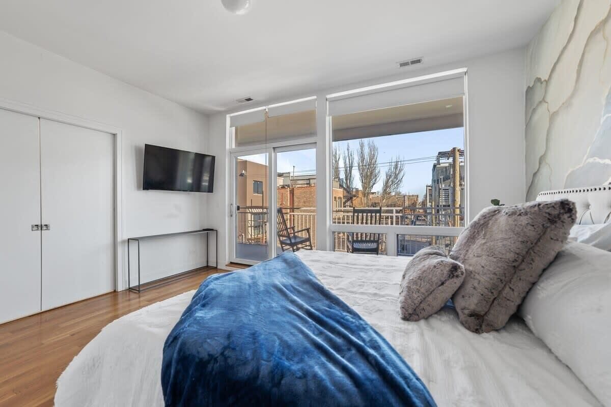 4 bedrooms, desk, iron/ironing board, WiFi