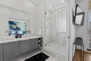 Shower, hair dryer, towels