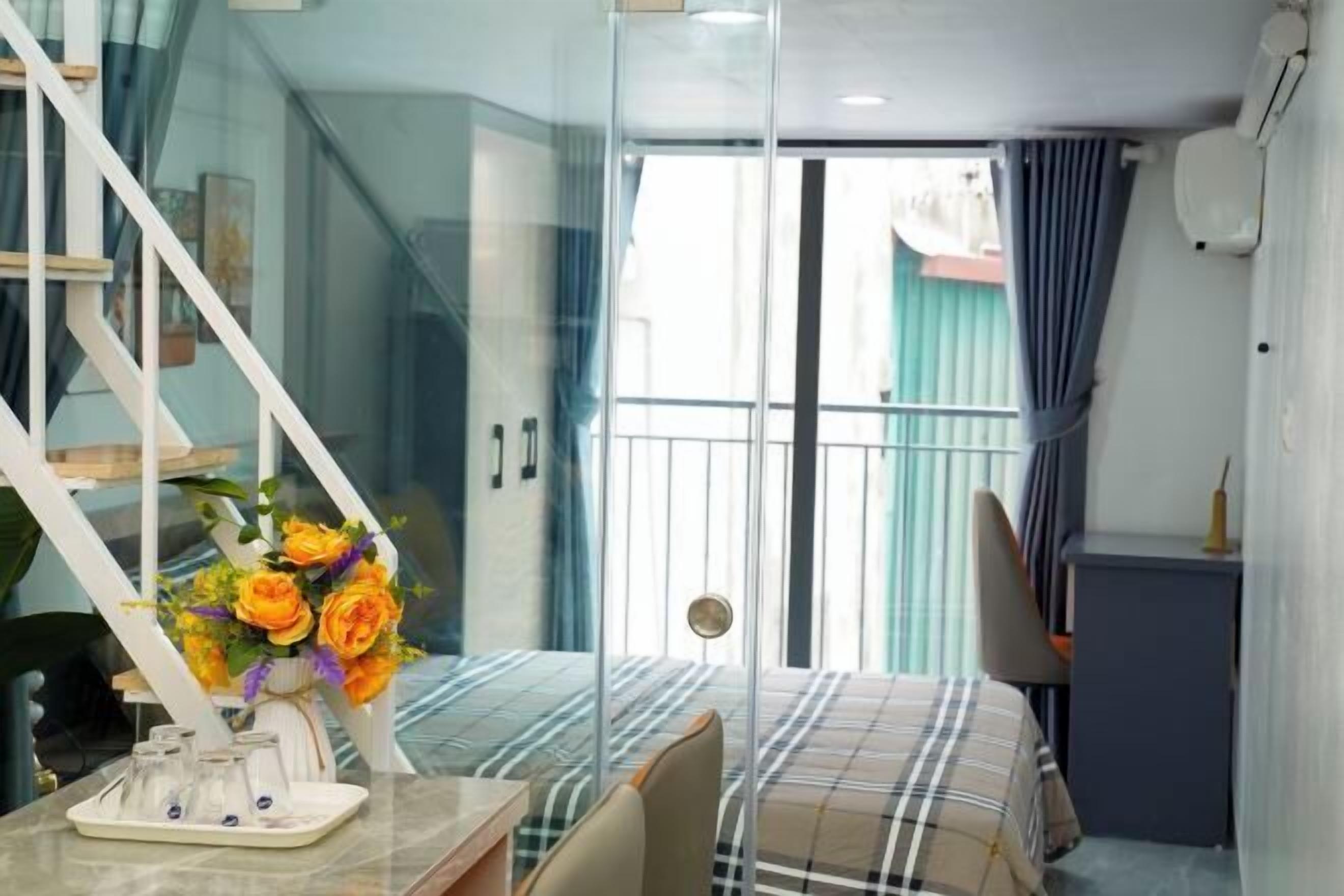 Skrivebord, skrivebord for bærbar PC, blendingsgardiner og lydisolert