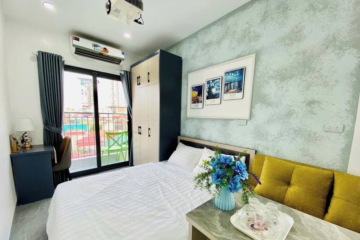 Chambre Deluxe, 1 grand lit, vue sur la ville | Bureau, espace de travail pour ordinateurs portables