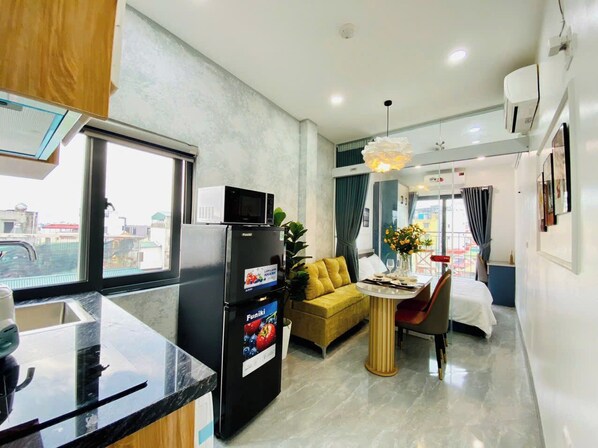 Deluxe Apartment, 1 Queen Bed, Balcony, City View | Desk, laptop workspace, blackout drapes, soundproofing - Lilo's Homestay (Hanoi)