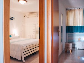 2 bedrooms, travel crib, free WiFi