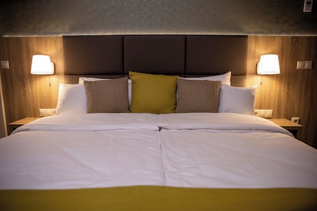 Twin Room, Balcony, Courtyard View | In-room safe, desk, laptop workspace, soundproofing