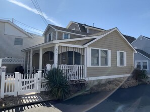 Exterior - 3-bedroom house beach block in Chadwick Beach, Lavalette area with AC, WiFi + (Lavallette)