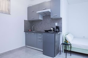 Fridge, stovetop, coffee/tea maker, toaster