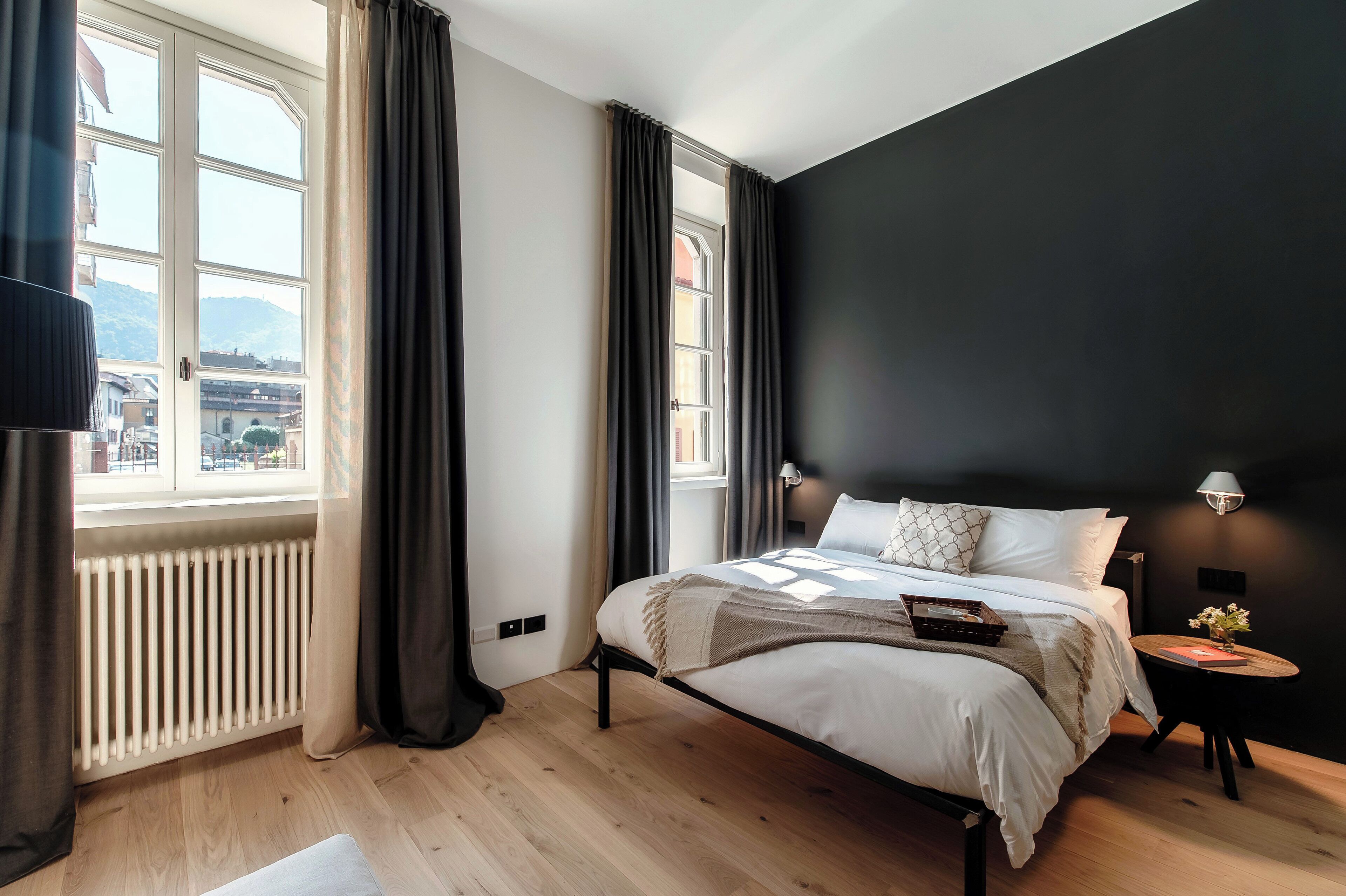 Appartement | Luxe beddengoed, donsdekens, een strijkplank/strijkijzer