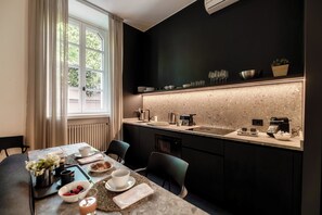 Apartment | Eigene Küche | Großer Kühlschrank, Ofen, Herdplatte, Geschirrspüler