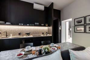 Apartment | Eigene Küche | Großer Kühlschrank, Ofen, Herdplatte, Geschirrspüler
