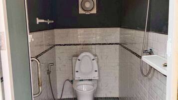 Deluxe Double Room, Hill View | Bathroom