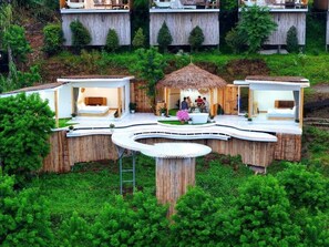 高级四人房 | 免费 WiFi、床单