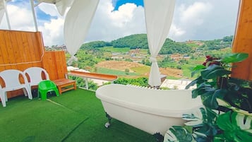 Kamar Double Deluks, pemandangan bukit | Wi-Fi gratis dan seprai linen