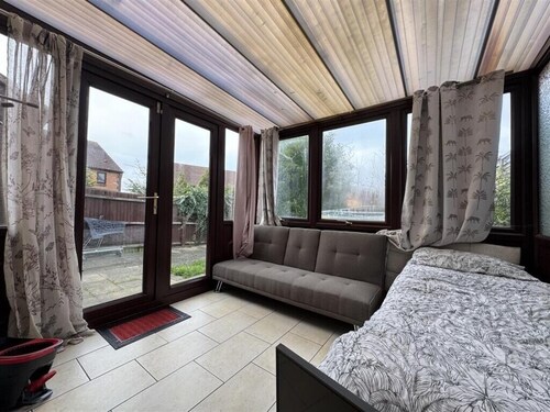 Olive 3-4 Bed House, Sleeps 9, Free Parking, Grays