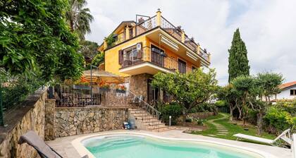 Beautiful apartment in villa for 5 people with A/C, pool, WIFI, terrace and pets allowed