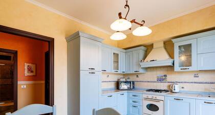 Cosy apartment in villa for 5 guests with WIFI, A/C, pool, terrace, pets allowed and parking