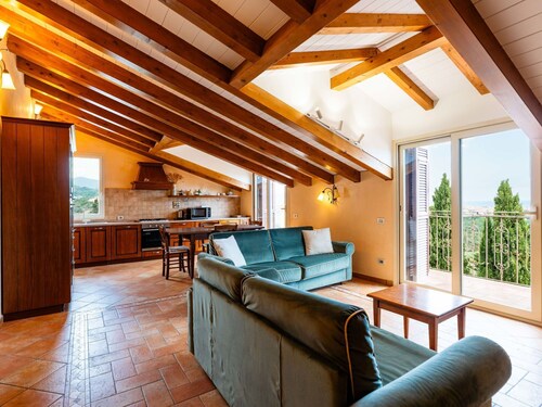 Nice apartment in villa for 5 guests with A/C, WIFI, pool, balcony and pets allowed