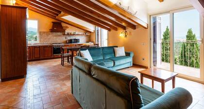 Nice apartment in villa for 5 guests with A/C, WIFI, pool, balcony and pets allowed