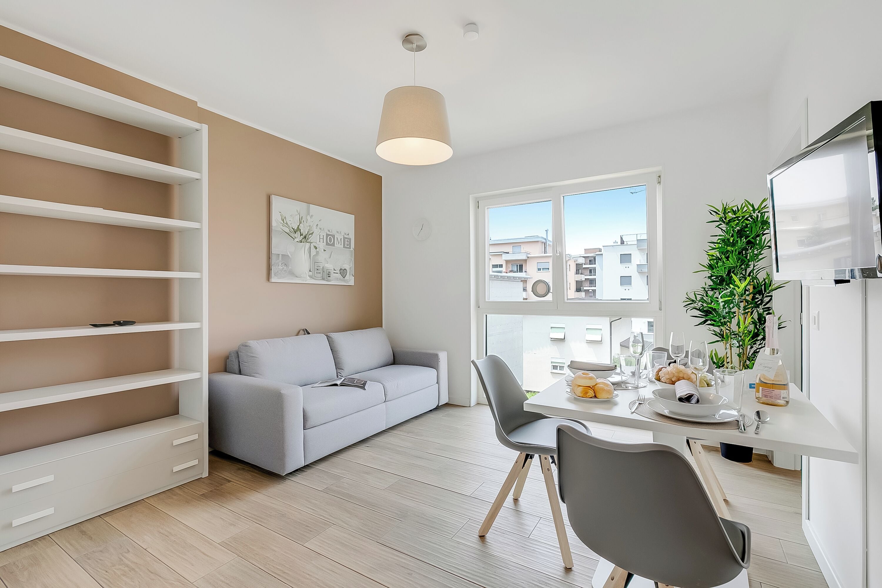 위성 채널 시청이 가능한 32인치 LED TV