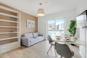 Télévision LED de 32 pouces avec chaînes par satellite