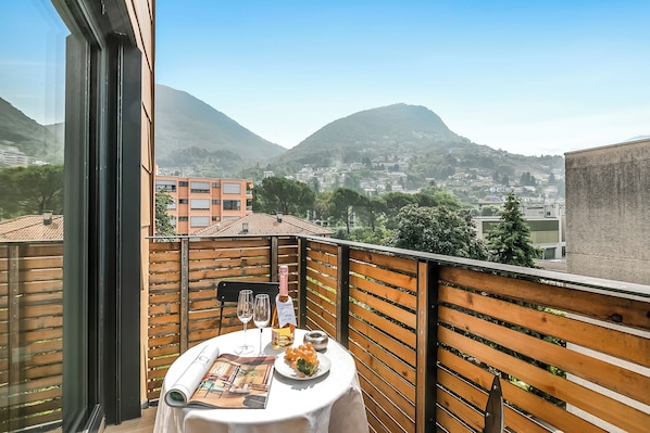 Standard Apartment, 2 Bedrooms (Modern Viganello - Boglia apartment) | Balcony