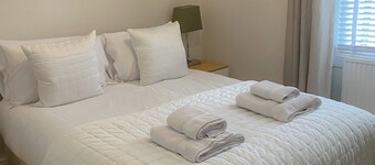 Luxury Townhouse Retreat in Kendal w/ Free Parking