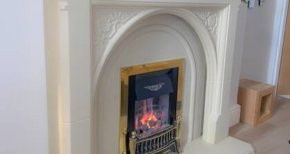 Luxury Townhouse Retreat in Kendal w/ Free Parking