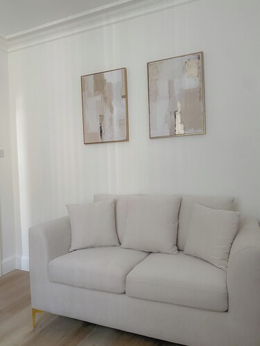 Luxury Townhouse Retreat in Kendal w/ Free Parking