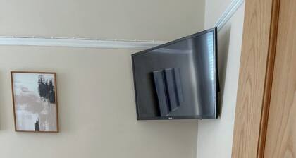 Luxury Townhouse Retreat in Kendal w/ Free Parking