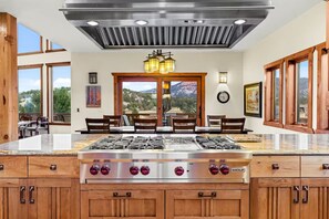 Fridge, microwave, oven, stovetop - Bryce Canyon Hilltop Lodge • Spa, Views & High-End Comfort (Hatch)