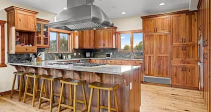 Epic Bryce Lodge • Spa, Views & High-End Comfort | Great for Groups!